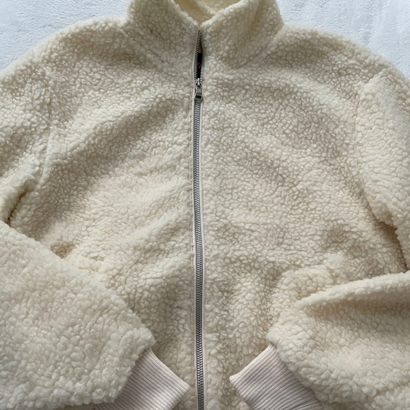 Fashion Nova “Cool n’ collected” Sherpa jacket - Picture 5 of 10